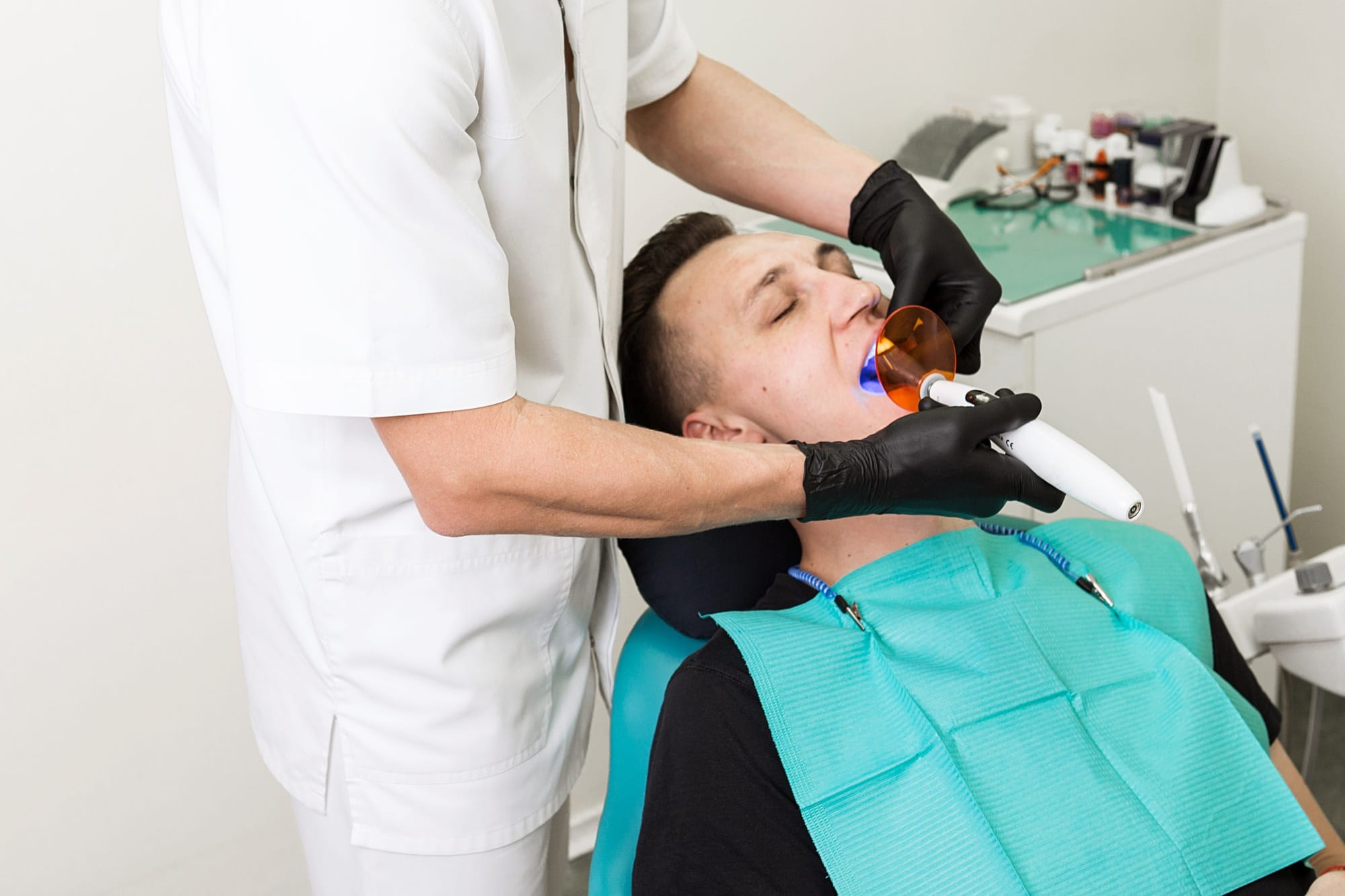 blue Dental Curing Light is used to cure the resin within a dental patient's mouth . Polymerization blue Dental Curing Light is used to cure the resin within a dental patient's mouth . Polymerization
