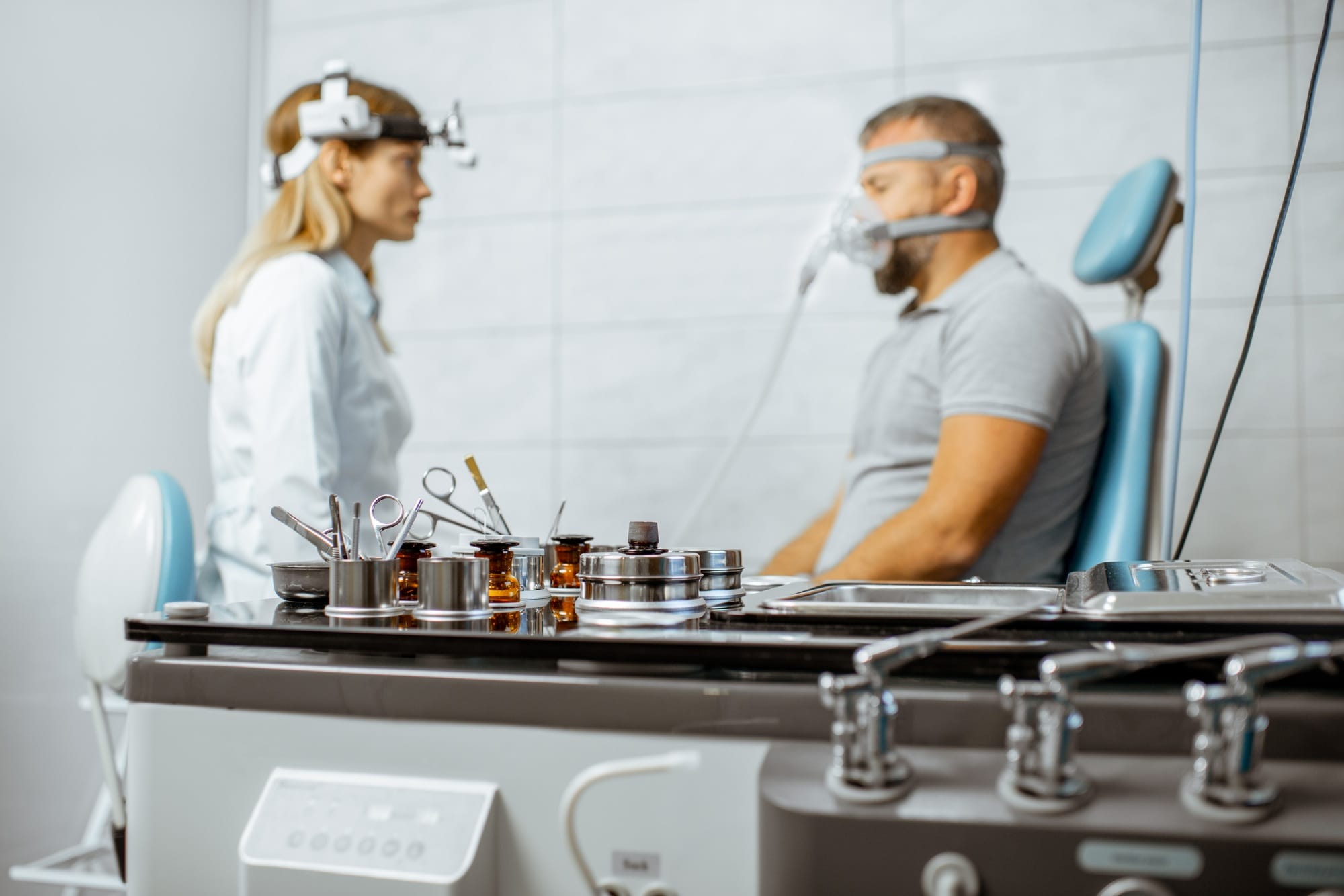 Medical treatment with breathing mask in ENT office Medical treatment with breathing mask in ENT office